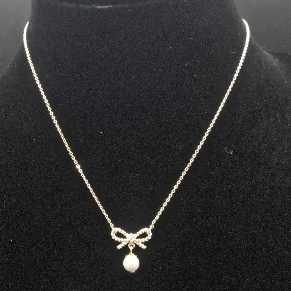 Draper James Faux Pearl Bow Necklace Gold Tone NWT On Card